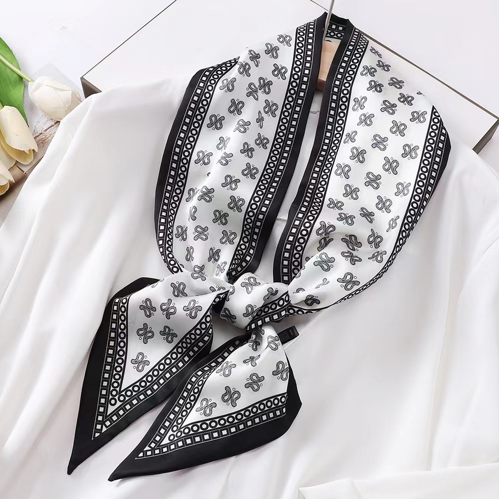 Luxury Zebra Print Silk Square - Luxury Bags Duffle recension och pris