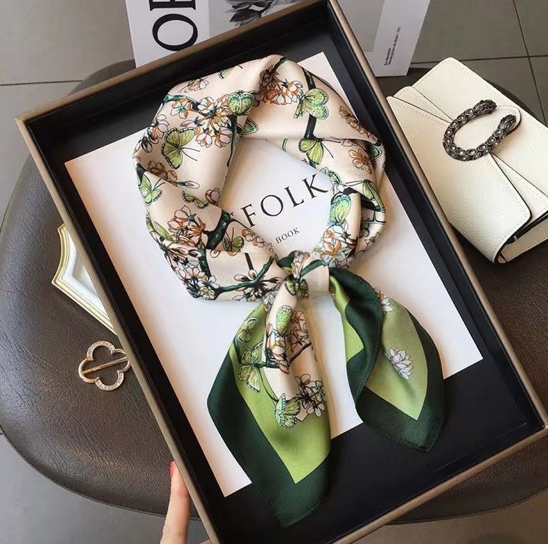 Luxury Fashion Print 70*70cm S - Luxury Bags Duffle recension och pris